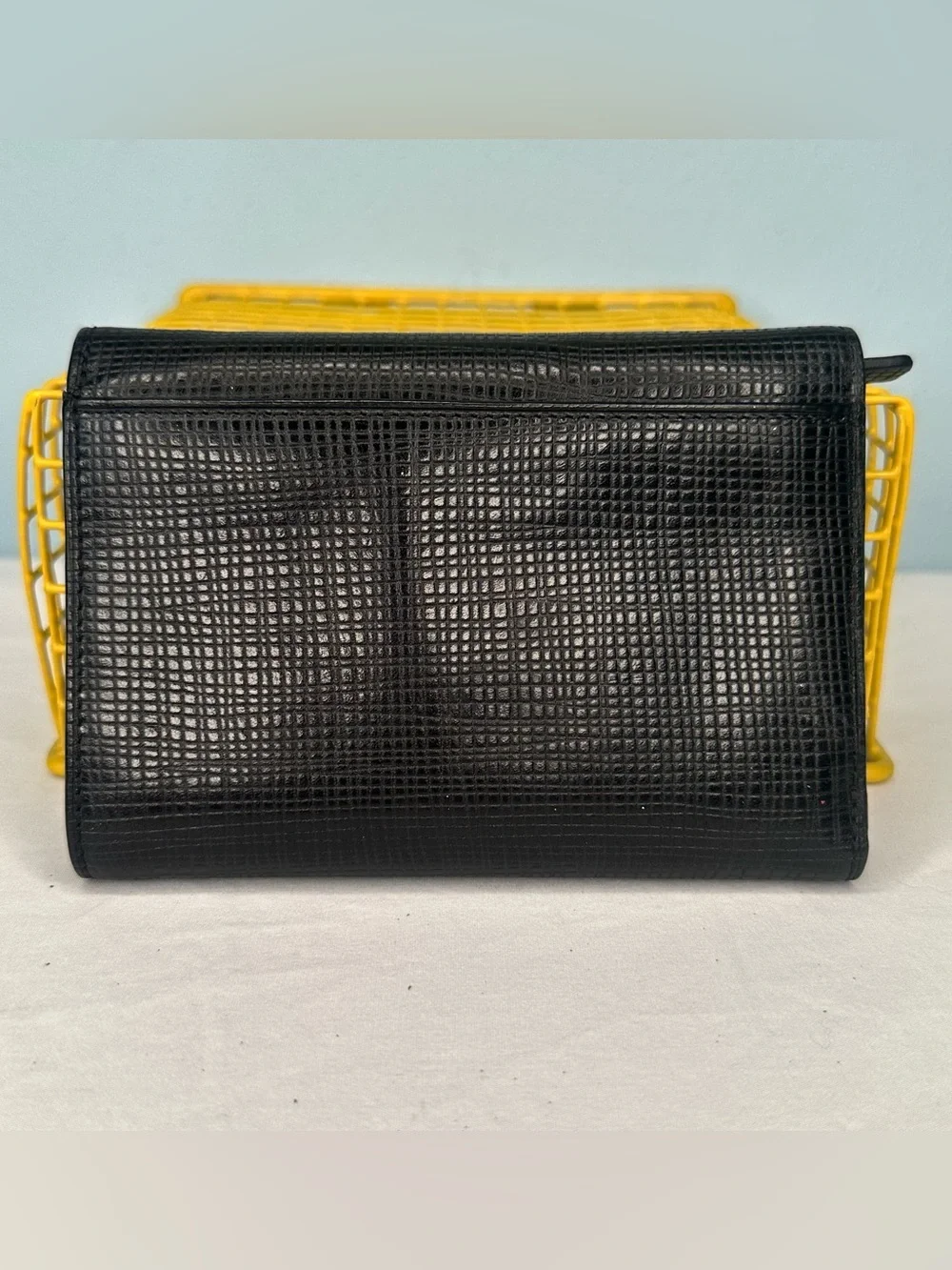 Tumi Leather Trifold Unisex Wallet